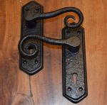 Royal Victorian Scroll Style Cast Iron Door Handles With Keyhole (400)
